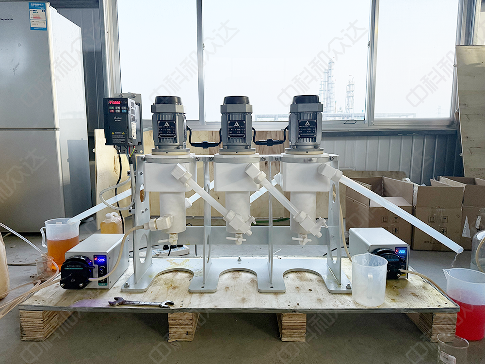 實(shí)驗(yàn)型離心萃取機(jī) 實(shí)驗(yàn)型離心萃取機(jī)